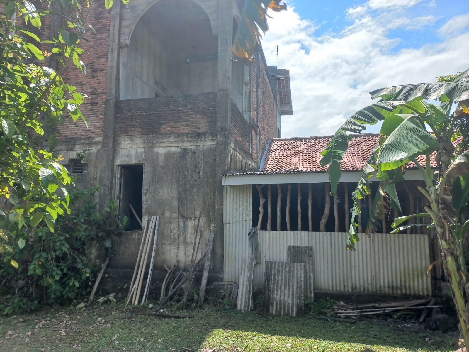 Tanah dan Bangunan